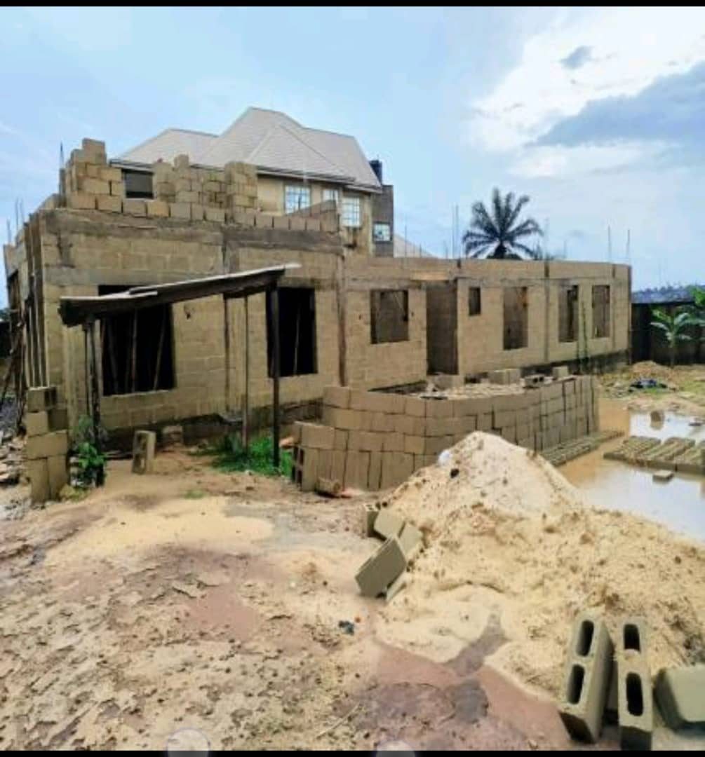 Blockwork and foundation on an active site